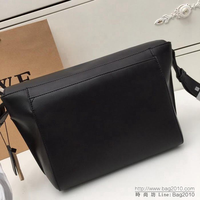 LOEWE羅意威 專櫃同步 經典百搭 明星同款 Military Messenger 信使包 0169 男女同款  jdl1024